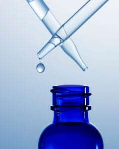 1101_ACTIVESERUM_30ml1oz_APPLICATION _646-960×1200-b39b6ae