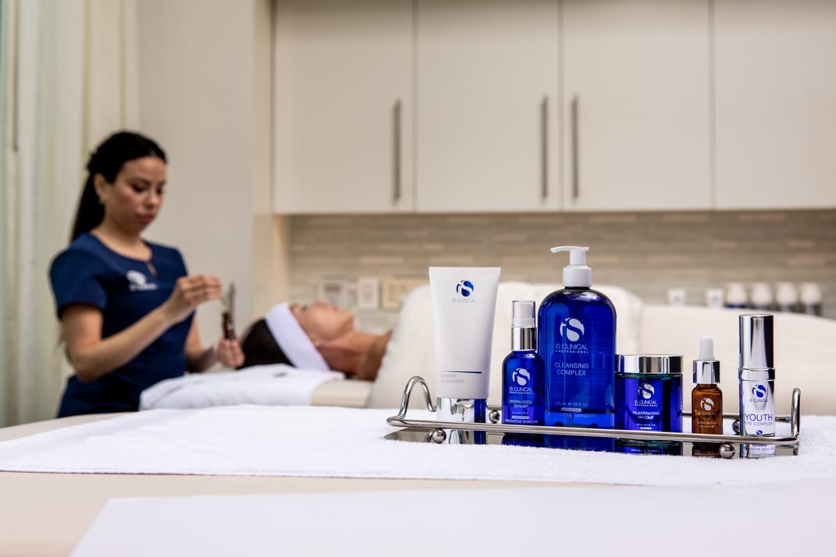 IS-Clinical-Spa-Product-Lifestyle-EC-137-1200×800-5b2df79